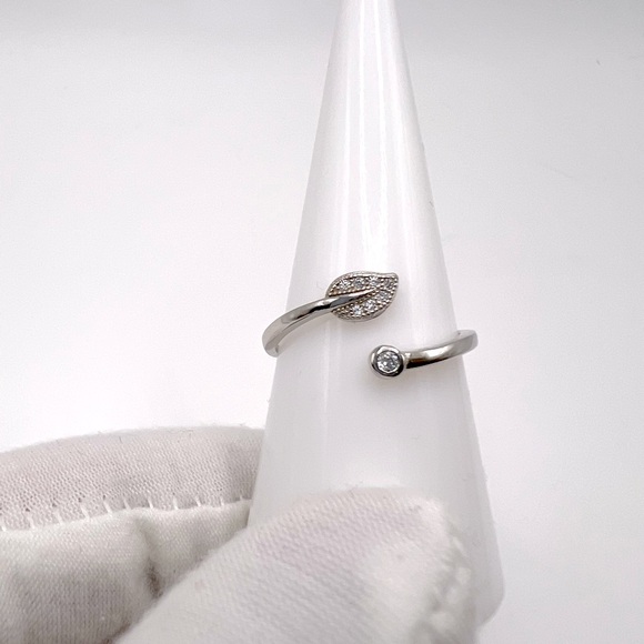Sale $8 Firm! Sterling Silver Adjustable Ring with Cz’z - Picture 9 of 14